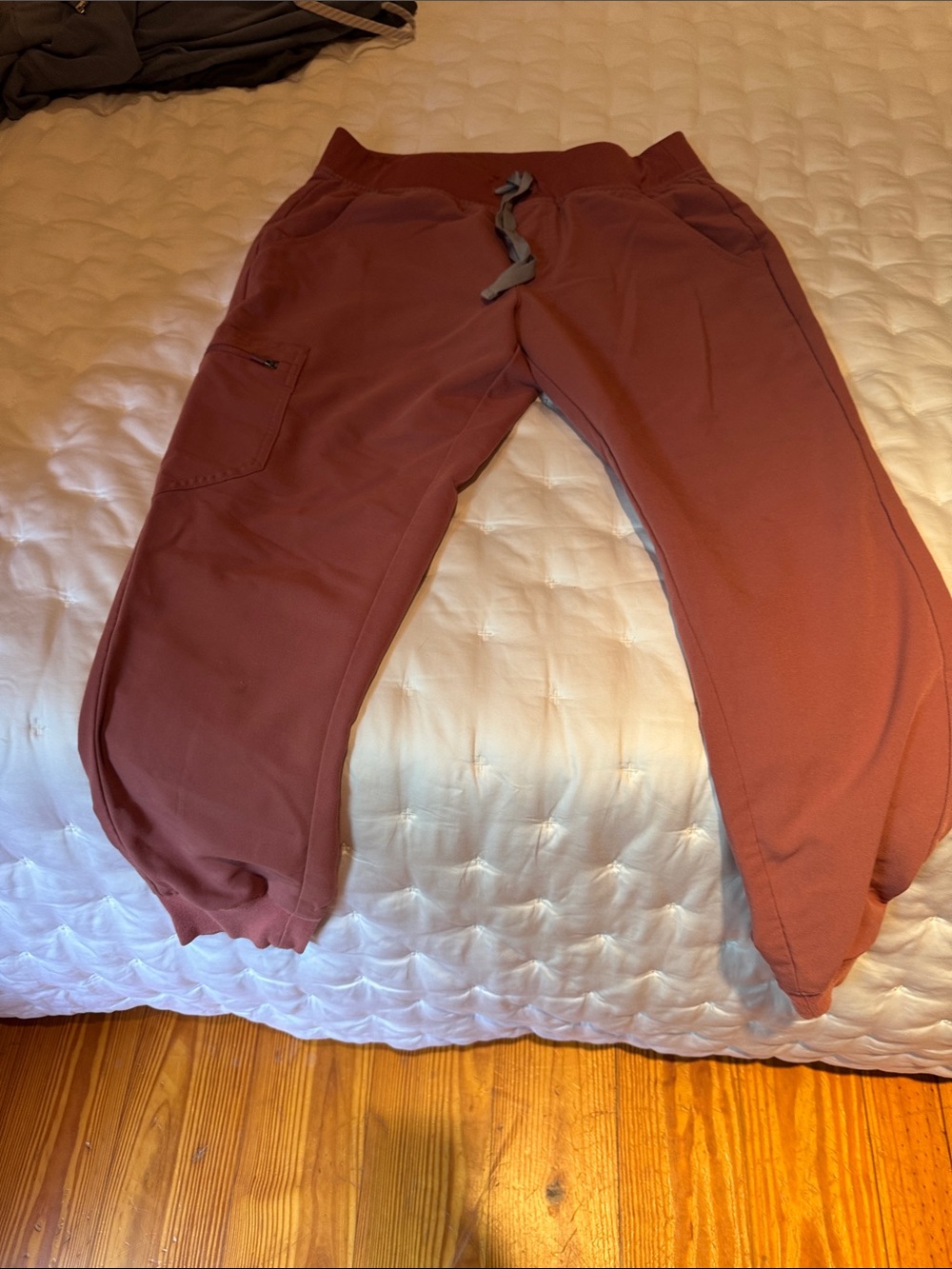 Figs Zamora Jogger Bottoms with Drawstring in Mauve